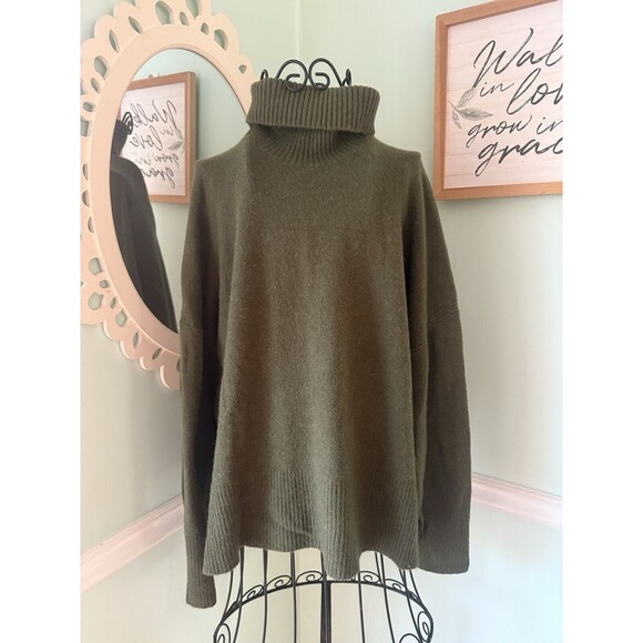 J Crew L Women's Turtleneck Green  Sweater in Supersoft Yarn Size Large  AF023 - Picture 2 of 6